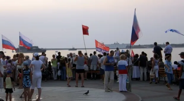 Севастополь встречает крейсер «Москву» (ФОТО)