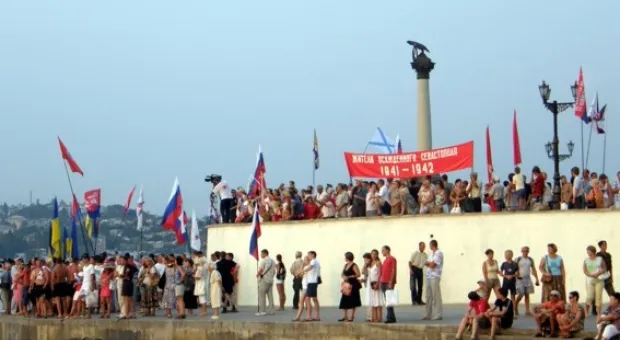 Севастополь встречает крейсер «Москву» (ФОТО)