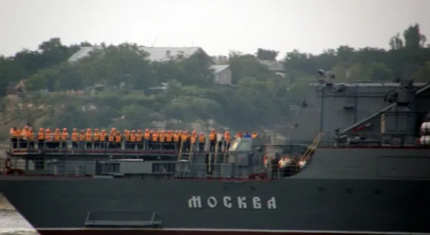 Севастополь встречает крейсер «Москву» (ФОТО)