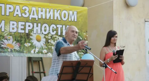 Военный вальс в День семьи. Напоминание о единстве