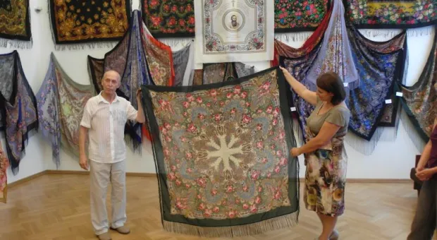 В севастопольском художественном музее открылась выставка «Русская шаль»