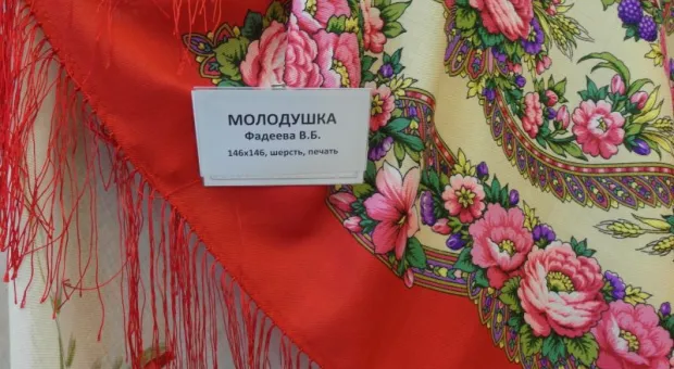 В севастопольском художественном музее открылась выставка «Русская шаль»