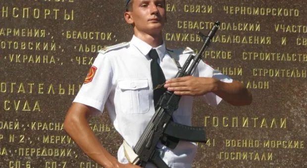 Юнармейцы Севастополя, Краснодара и Дагестана совместно несли
Почетную Вахту Памяти на Посту №1