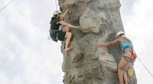 Профессию спасателя МЧС в международном молодежном лагере «Таврида» примерила на себя корреспондент Форпоста