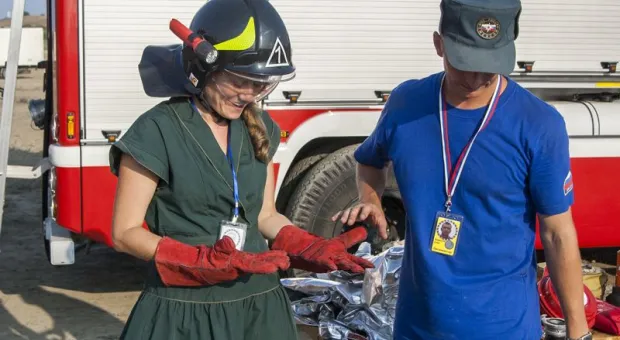 Профессию спасателя МЧС в международном молодежном лагере «Таврида» примерила на себя корреспондент Форпоста