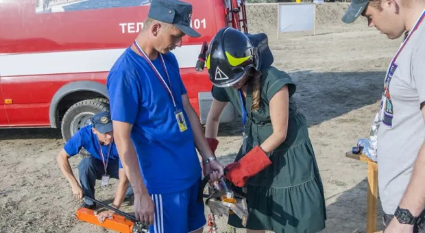 Профессию спасателя МЧС в международном молодежном лагере «Таврида» примерила на себя корреспондент Форпоста