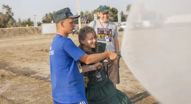 Профессию спасателя МЧС в международном молодежном лагере «Таврида» примерила на себя корреспондент Форпоста