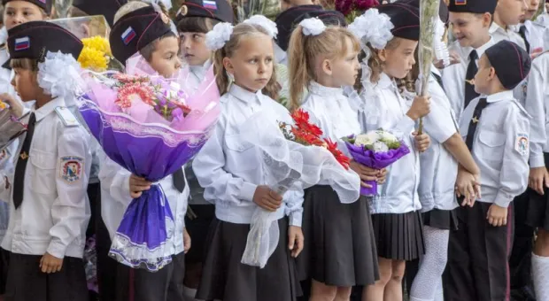 Книги, собранные со всех регионов России, подарили школам Севастополя