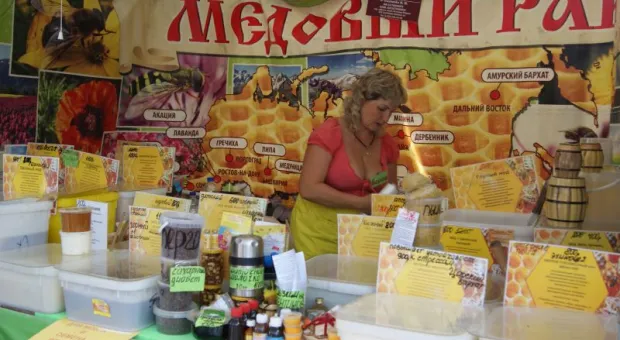Бочки мёда для горожан. На главной площади Севастополя стартовал Всероссийский фестиваль «Медовый Спас»