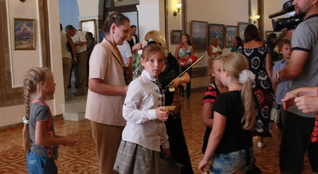 Министр культуры В. Мединский торжественно передал Севастополю новый рояль Steinway & sons