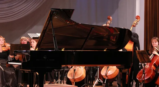 Министр культуры В. Мединский торжественно передал Севастополю новый рояль Steinway & sons