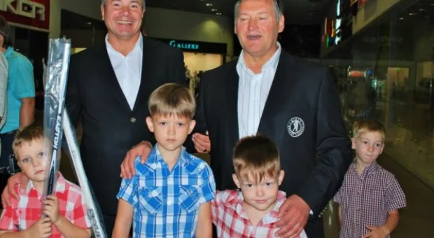 В Севастополе «Грифоны» получили подарки от звезд российского хоккея В Севастополе «Грифоны» получили подарки от звезд российского хоккея