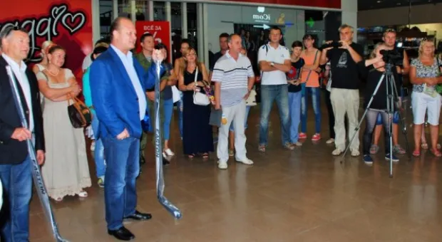 В Севастополе «Грифоны» получили подарки от звезд российского хоккея В Севастополе «Грифоны» получили подарки от звезд российского хоккея