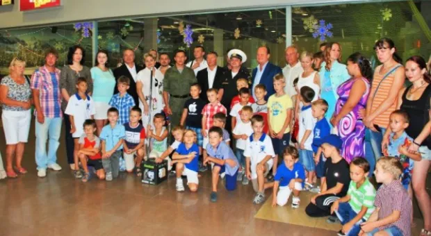 В Севастополе «Грифоны» получили подарки от звезд российского хоккея В Севастополе «Грифоны» получили подарки от звезд российского хоккея