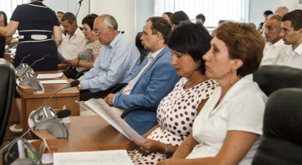 После получения мандатов депутаты Заксобрания Севастополя учились "жать на кнопки"