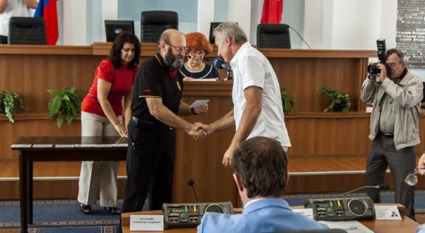 После получения мандатов депутаты Заксобрания Севастополя учились "жать на кнопки"