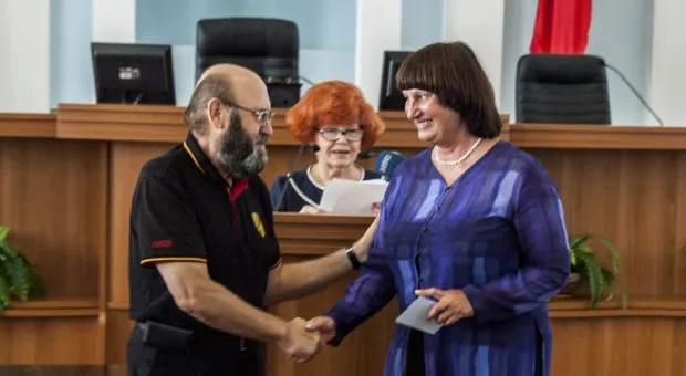 После получения мандатов депутаты Заксобрания Севастополя учились "жать на кнопки"