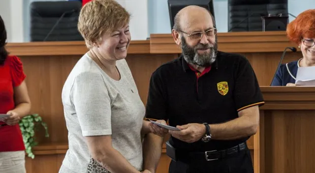 После получения мандатов депутаты Заксобрания Севастополя учились "жать на кнопки"