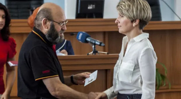 После получения мандатов депутаты Заксобрания Севастополя учились "жать на кнопки"