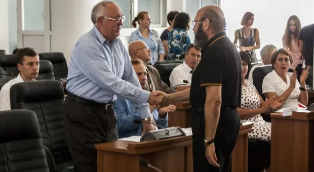 После получения мандатов депутаты Заксобрания Севастополя учились "жать на кнопки"