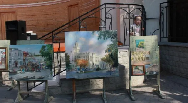 В Севастополе презентовали серию картин о городе-герое московского художника Валерия Беленикина В Севастополе презентовали серию картин о городе-герое московского художника Валерия Беленикина