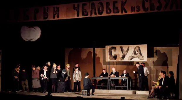 Легендарные спектакли показал в Севастополе московский театр на Таганке