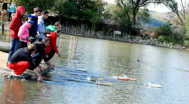 Первые Всероссийские соревнования «Кубок Севастополя – 2014 по судомодельному спорту. Скоростные модели» Первые Всероссийские соревнования «Кубок Севастополя – 2014 по судомодельному спорту. Скоростные модели»