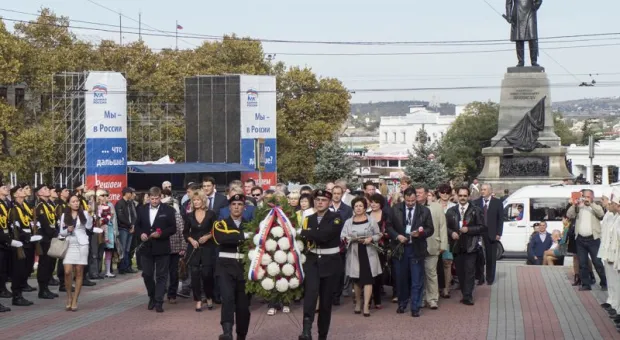 "Севастопольский вальс" над бухтой. В рамках II крымского туристического форума в центре города прошли торжественные мероприятия
