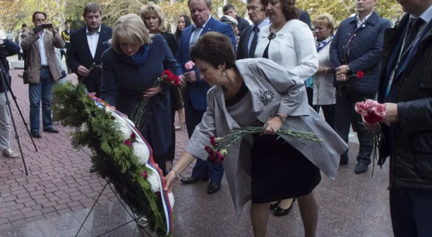 "Севастопольский вальс" над бухтой. В рамках II крымского туристического форума в центре города прошли торжественные мероприятия