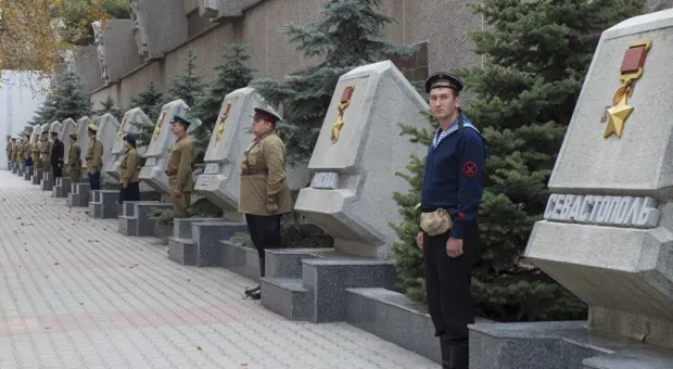 "Севастопольский вальс" над бухтой. В рамках II крымского туристического форума в центре города прошли торжественные мероприятия