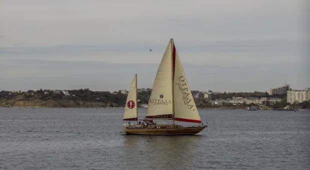 "Севастопольский вальс" над бухтой. В рамках II крымского туристического форума в центре города прошли торжественные мероприятия