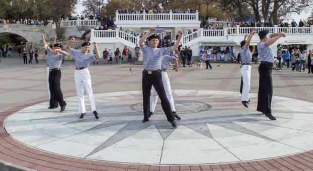 "Севастопольский вальс" над бухтой. В рамках II крымского туристического форума в центре города прошли торжественные мероприятия