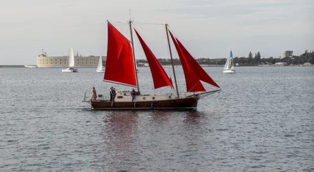 "Севастопольский вальс" над бухтой. В рамках II крымского туристического форума в центре города прошли торжественные мероприятия