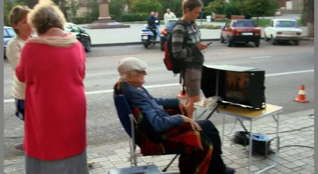 Легендарный режиссер снял эпизод в музее ЧФ к своему фильму «Не вечерняя» Легендарный режиссер снял эпизод в музее ЧФ к своему фильму «Не вечерняя»