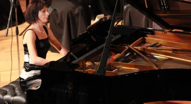 В СКЦиИ Международный день музыки и 8-летие Севастопольского оркестра отметили классическим концертом «Дети детям» В СКЦиИ Международный день музыки и 8-летие Севастопольского оркестра отметили классическим концертом «Дети детям»