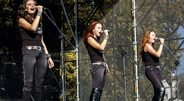 Смотр личного состава. На митинг, анонсированный "оппозиционными" политсилами в зале правительства Севастополя, пришли около 300 человек