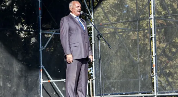 Смотр личного состава. На митинг, анонсированный "оппозиционными" политсилами в зале правительства Севастополя, пришли около 300 человек