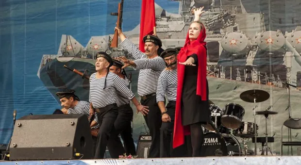 «Прекрасная музыка, прекрасные слова. Сколько лет слушаю, и всё мурашки…» Город отметил 60-летие своего гимна – песни «Легендарный Севастополь» «Прекрасная музыка, прекрасные слова. Сколько лет слушаю, и всё мурашки…» Город отметил 60-летие своего гимна – песни «Легендарный Севастополь»