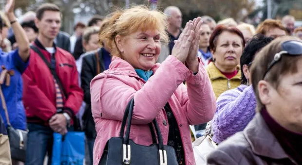 «Прекрасная музыка, прекрасные слова. Сколько лет слушаю, и всё мурашки…» Город отметил 60-летие своего гимна – песни «Легендарный Севастополь» «Прекрасная музыка, прекрасные слова. Сколько лет слушаю, и всё мурашки…» Город отметил 60-летие своего гимна – песни «Легендарный Севастополь»