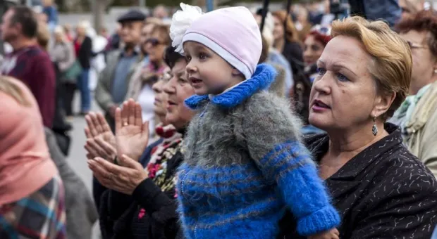 «Прекрасная музыка, прекрасные слова. Сколько лет слушаю, и всё мурашки…» Город отметил 60-летие своего гимна – песни «Легендарный Севастополь» «Прекрасная музыка, прекрасные слова. Сколько лет слушаю, и всё мурашки…» Город отметил 60-летие своего гимна – песни «Легендарный Севастополь»