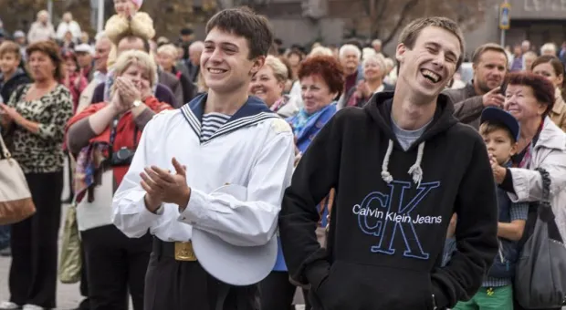 «Прекрасная музыка, прекрасные слова. Сколько лет слушаю, и всё мурашки…» Город отметил 60-летие своего гимна – песни «Легендарный Севастополь» «Прекрасная музыка, прекрасные слова. Сколько лет слушаю, и всё мурашки…» Город отметил 60-летие своего гимна – песни «Легендарный Севастополь»