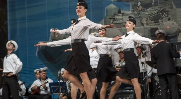 «Прекрасная музыка, прекрасные слова. Сколько лет слушаю, и всё мурашки…» Город отметил 60-летие своего гимна – песни «Легендарный Севастополь» «Прекрасная музыка, прекрасные слова. Сколько лет слушаю, и всё мурашки…» Город отметил 60-летие своего гимна – песни «Легендарный Севастополь»