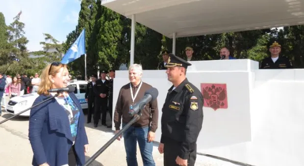 Автомобиль в награду за добросовестную службу Автомобиль в награду за добросовестную службу