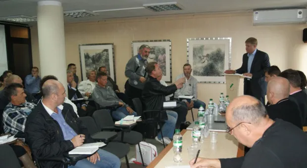 Рыбаки Крыма и Севастополя бьют тревогу. Без изменений в законе РФ предприятиям по прибрежному лову грозит исчезновение Рыбаки Крыма и Севастополя бьют тревогу. Без изменений в законе РФ предприятиям по прибрежному лову грозит исчезновение