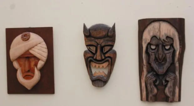 В Севастополе открылась уникальная выставка тверского мастера Виталия Васильева «Тени наших далеких предков» В Севастополе открылась уникальная выставка тверского мастера Виталия Васильева «Тени наших далеких предков»