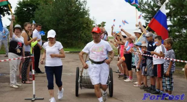 Бегун Петр Наумов – финиш в Севастополе! Бегун Петр Наумов – финиш в Севастополе!