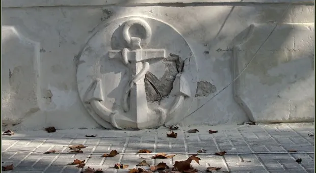 Замгубернатора и подрядчик объяснили, что на самом деле происходит с Графской пристанью в Севастополе Замгубернатора и подрядчик объяснили, что на самом деле происходит с Графской пристанью в Севастополе