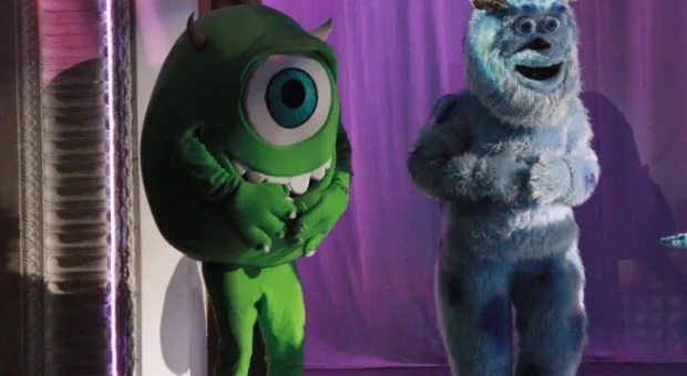 Воспитанникам детского дома и интернатов в Севастополе представили новую сказочную постановку «Приключения мультяшек»