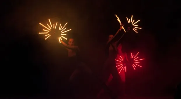 Более тысячи севастопольских мальчишек и девчонок увидели "Аленький цветочек" Более тысячи севастопольских мальчишек и девчонок увидели "Аленький цветочек"