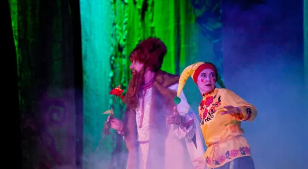 Более тысячи севастопольских мальчишек и девчонок увидели "Аленький цветочек" Более тысячи севастопольских мальчишек и девчонок увидели "Аленький цветочек"